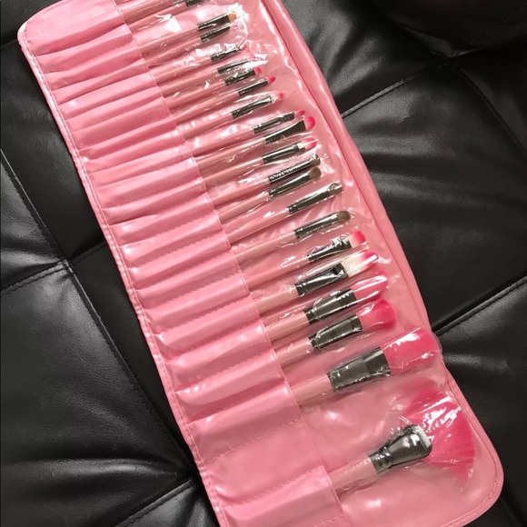 New 24pcs Make Up Brush With Pouch - Picture 3 of 4